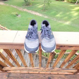 size 9 womens new balance crush sneakers